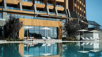 Indoor pool, outdoor pool