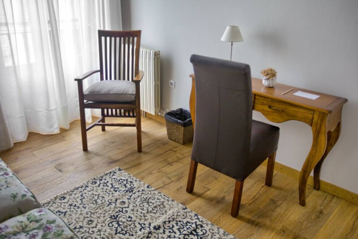 double room | in-room safe, individually decorated, individually furnished, desk