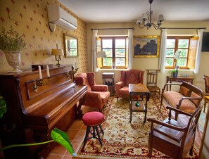 Interior detail - Hotel Colonial de Santillana (Santillana del Mar)