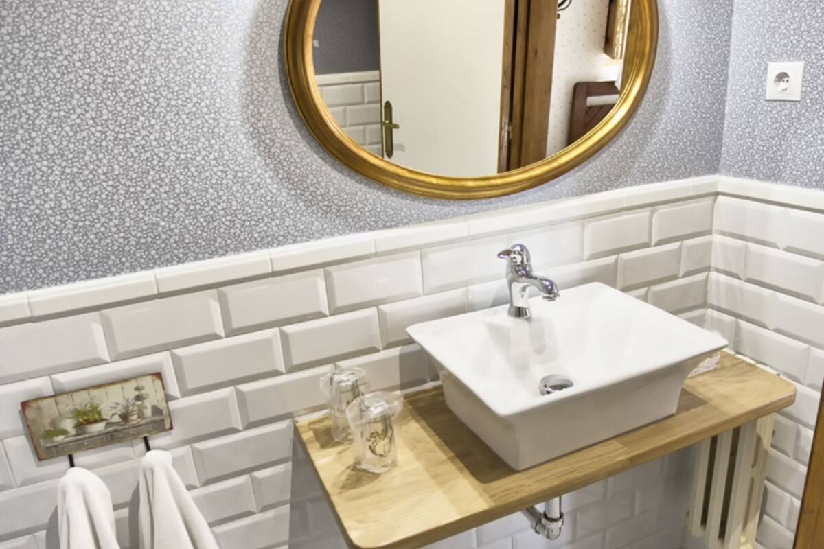 double room | bathroom | shower, free toiletries, hair dryer, towels