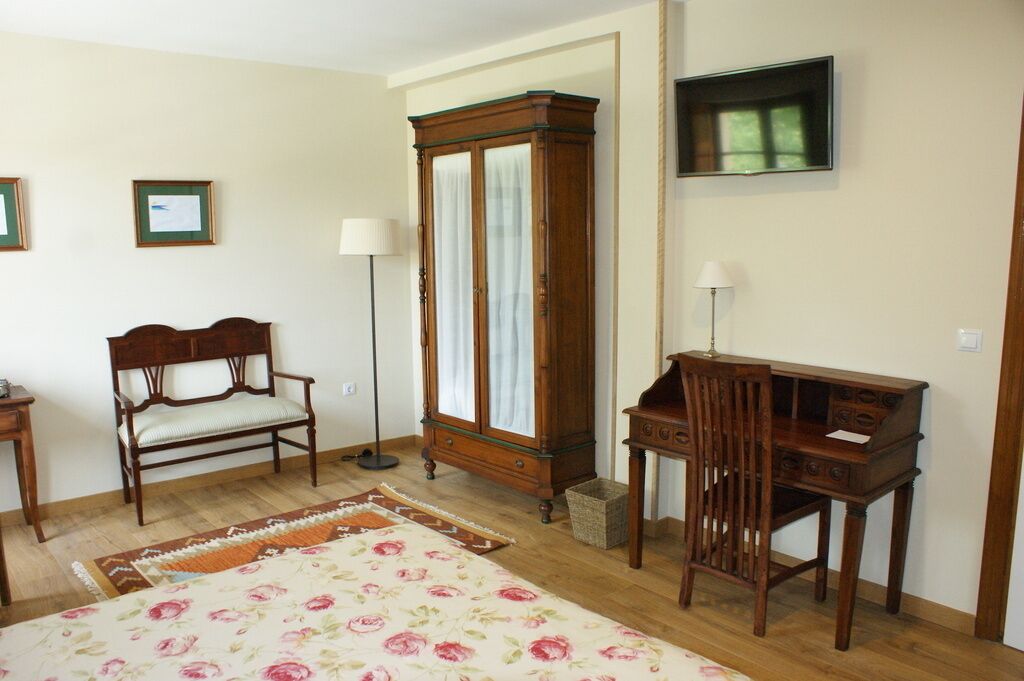 double room | in-room safe, individually decorated, individually furnished, desk