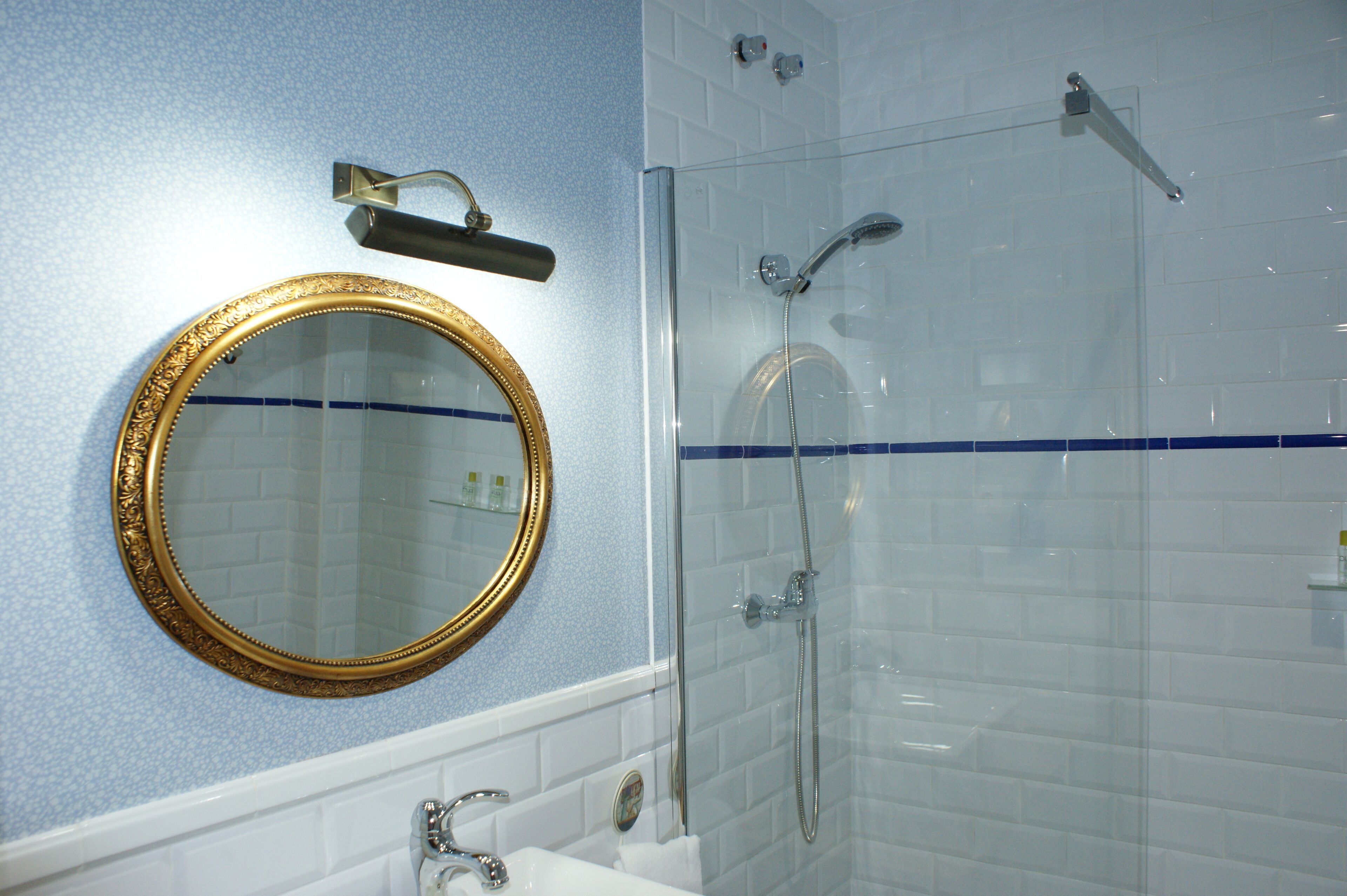 triple room | in-room safe, individually decorated, individually furnished, desk