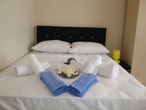 Minibar, in-room safe, desk, soundproofing - Pera Suites & Studios (Istanbul)