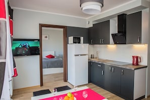 Departamento, 1 habitación, balcón | Cocina privada | Refrigerador, microondas, cafetera y tetera y tetera eléctrica 