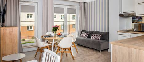 Apartment, 1 Bedroom | 1 bedroom, soundproofing, cribs/infant beds, bed sheets