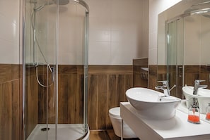 Apartemen, 1 kamar tidur | Kamar mandi | Shower, pengering rambut, handuk, dan sabun