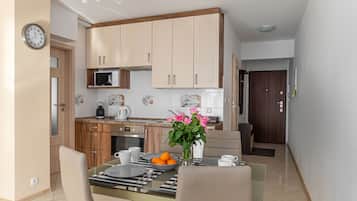 公寓, 2 间卧室 | 私人厨房 | 冰箱、微波炉、茶具/咖啡用具、电热水壶