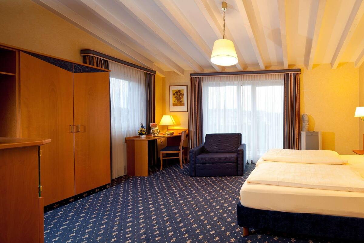 Minibar, Zimmersafe, Schreibtisch, schallisolierte Zimmer