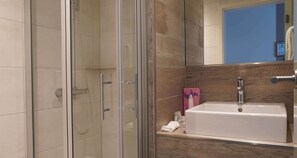 Standard Room, 1 King Bed | Minibar, in-room safe, desk, soundproofing - Best Western Hotel St. Michael (Morbach)