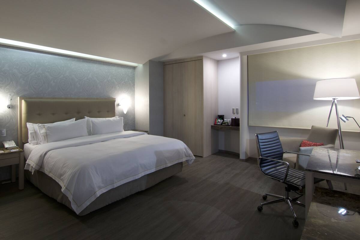 Standard Room | Peti besi dalam bilik, meja, kalis bunyi, seterika/papan seterika 