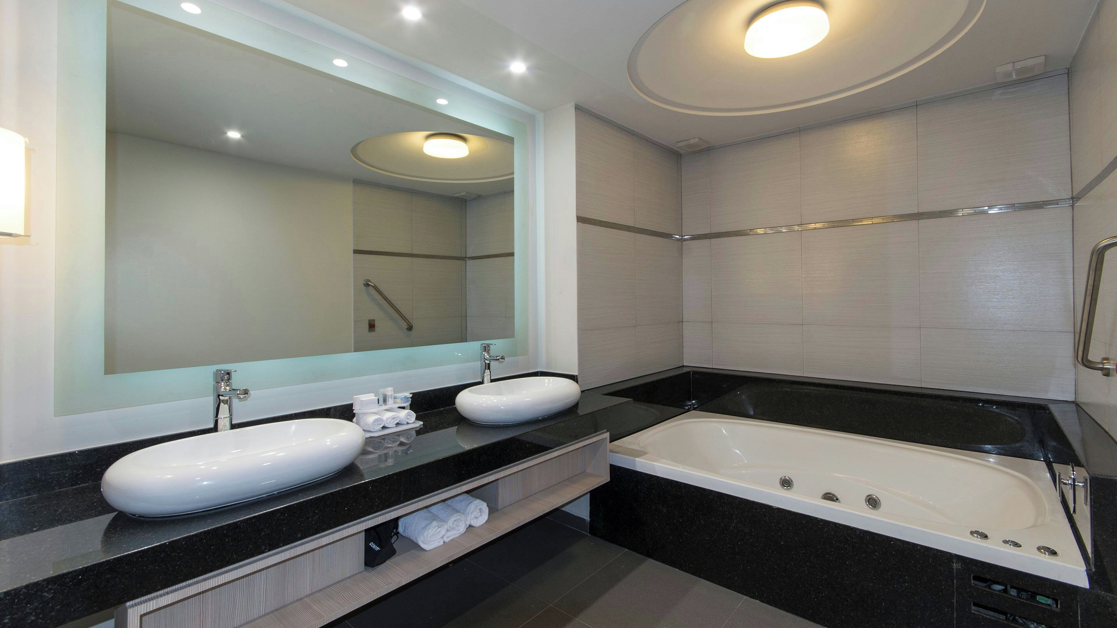 Photo - Holiday Inn Express Mexico- Toreo by IHG