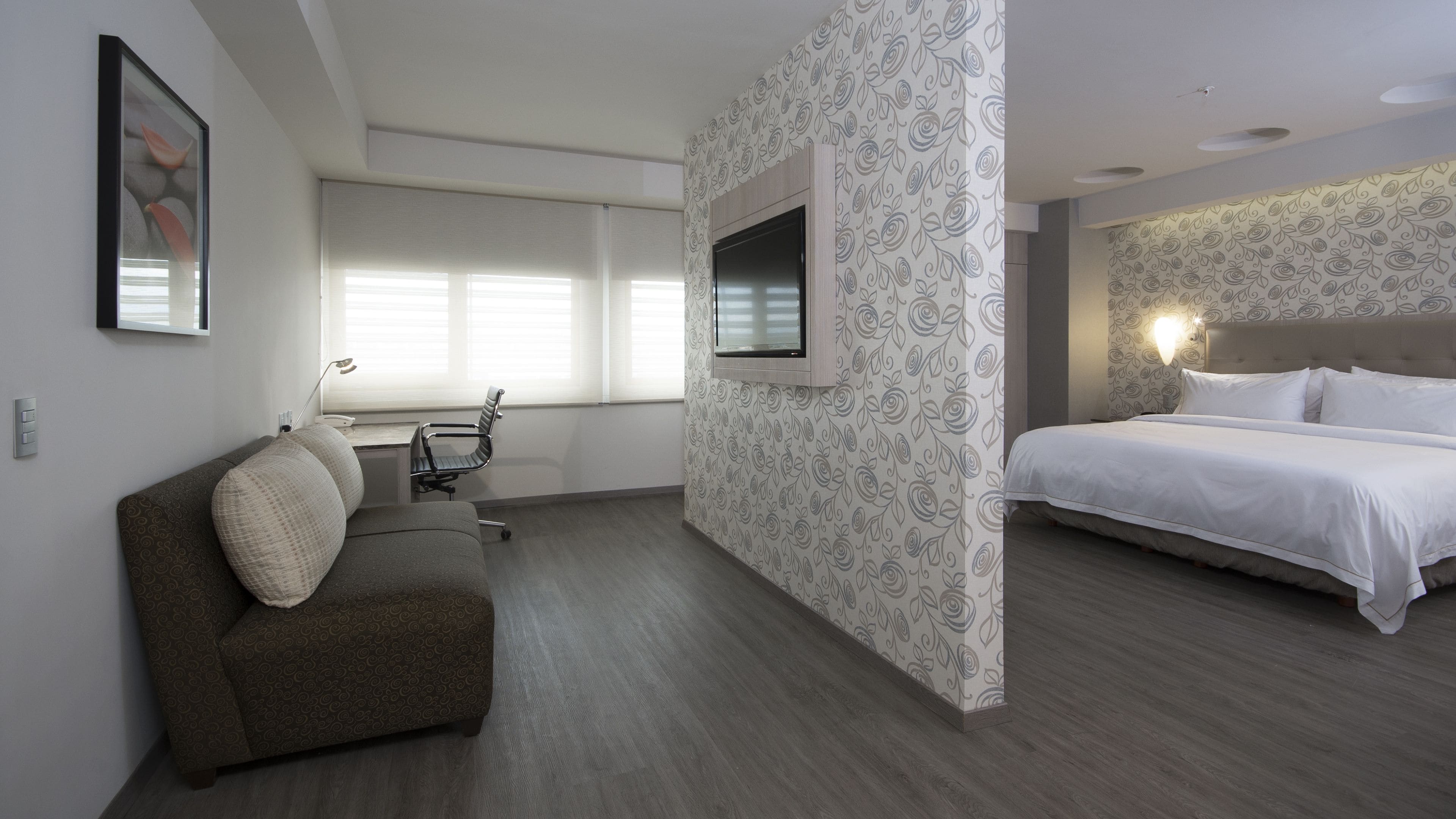 suite, 1 king bed | in-room safe, desk, soundproofing, iron/ironing board