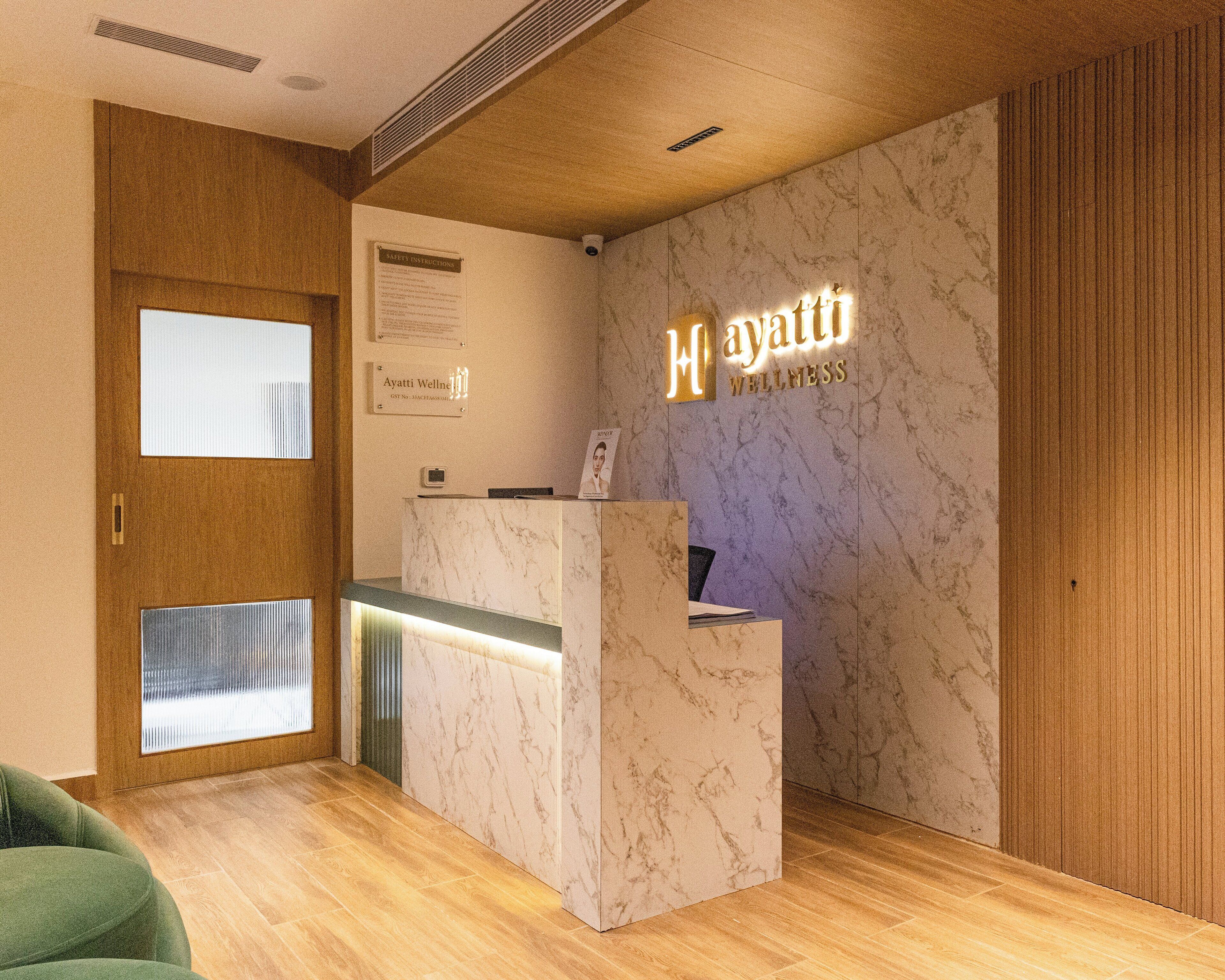 Couples treatment rooms, body treatments, deep-tissue massages