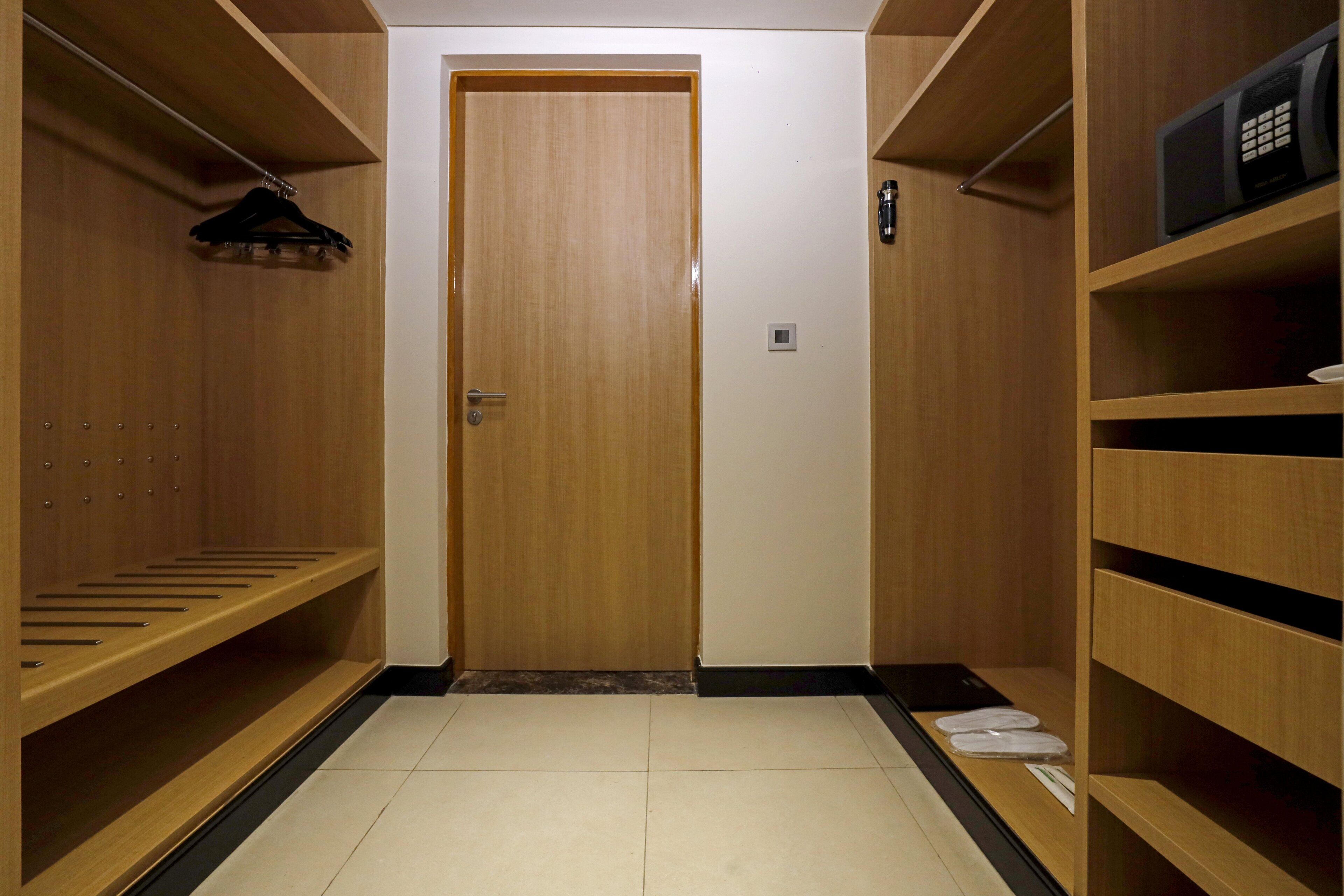 Suite, 1 King Bed (Lounge Access) | Room amenity