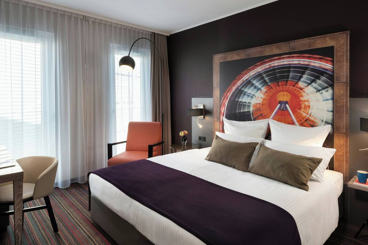 Comfort Room | Minibar, in-room safe, desk, soundproofing