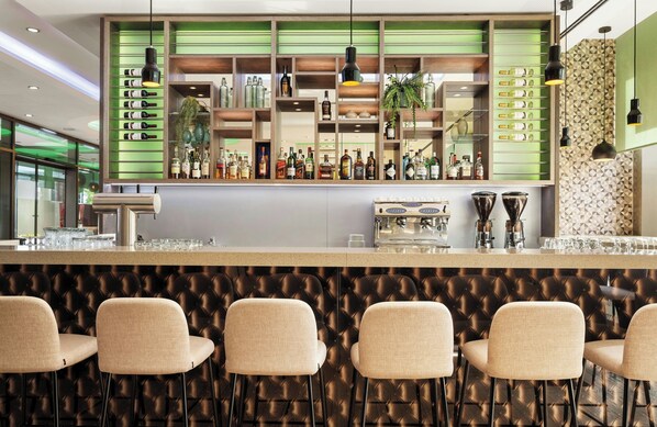 Bar (on property) - Leonardo Hotel Munich City South (Munich)