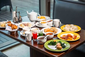 A breakfast table with various dishes, including eggs, pastries, and beverages. - Sheraton Grand Hangzhou Binjiang Hotel (Hangzhou)