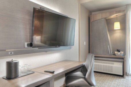 Courtyard by Marriott Pigeon Forge - Image 10