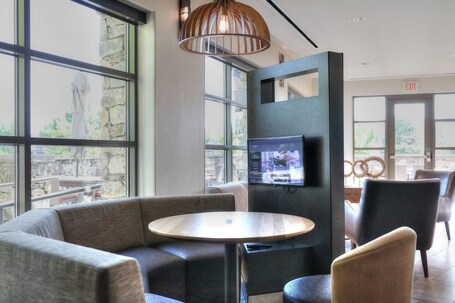 Courtyard by Marriott Pigeon Forge - Image 36