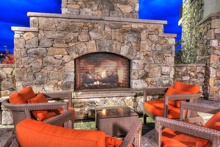 Courtyard by Marriott Pigeon Forge - Image 98