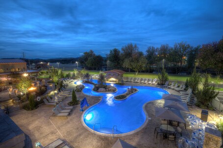 Courtyard by Marriott Pigeon Forge - Image 96
