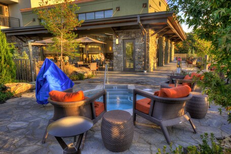 Courtyard by Marriott Pigeon Forge - Image 2
