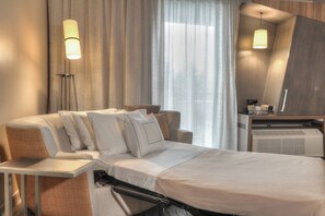 Rom, 1 kingsize-seng med sovesofa, fjellutsikt (Balcony) | Safe på rommet, skrivebord, strykejern/-brett og barnesenger (inkludert)