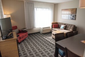 Premium bedding, desk, laptop workspace, iron/ironing board - TownePlace Suites by Marriott Battle Creek (Battle Creek)
