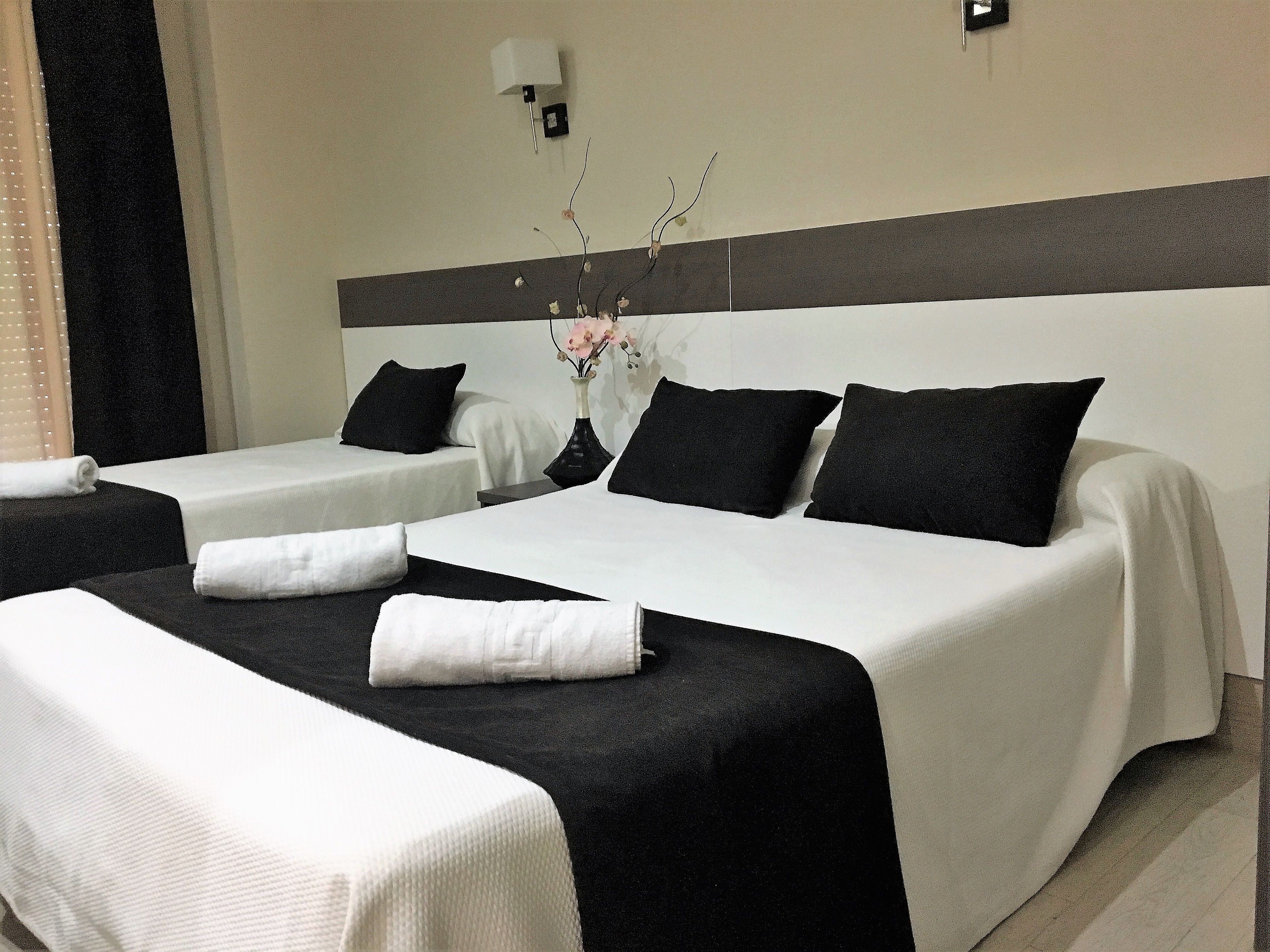 Kahden hengen huone, parveke | Työpöytä, pimennysverhot, ilmainen Wi-Fi