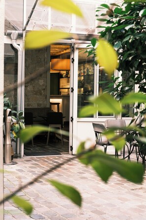 Exterior - Hotel Jules & Jim (Paris)