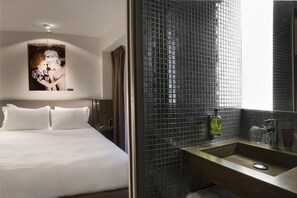 Double Room (Jules) | Egyptian cotton sheets, premium bedding, down comforters, pillowtop beds
