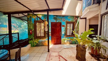 迷你吧、客房内保险箱、特色装修、免费 WiFi