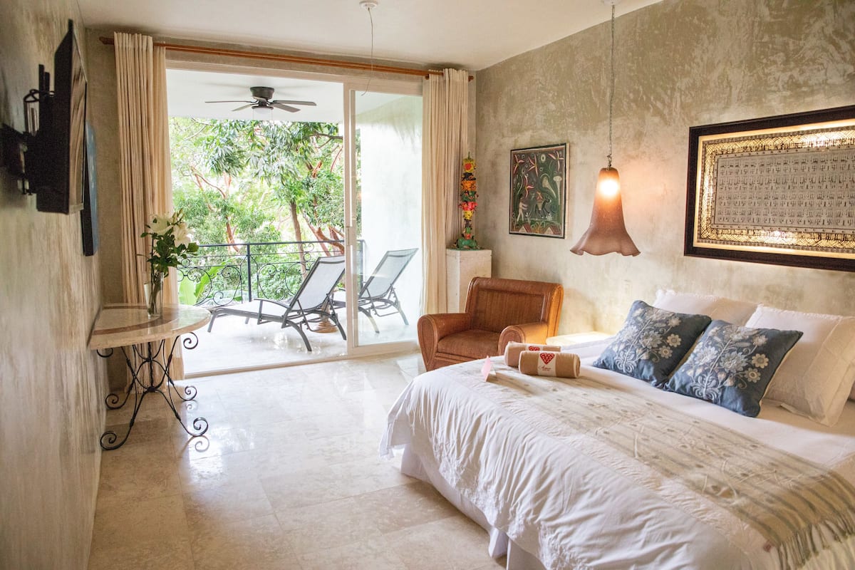 Villa Las Piñas | Premium bedding, in-room safe, bed sheets