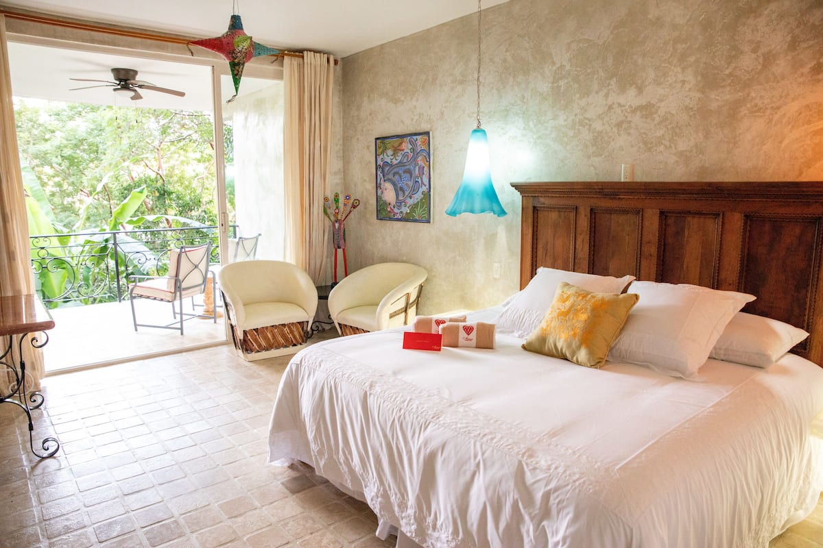 Villa Bougainvillea | Premium bedding, in-room safe, bed sheets