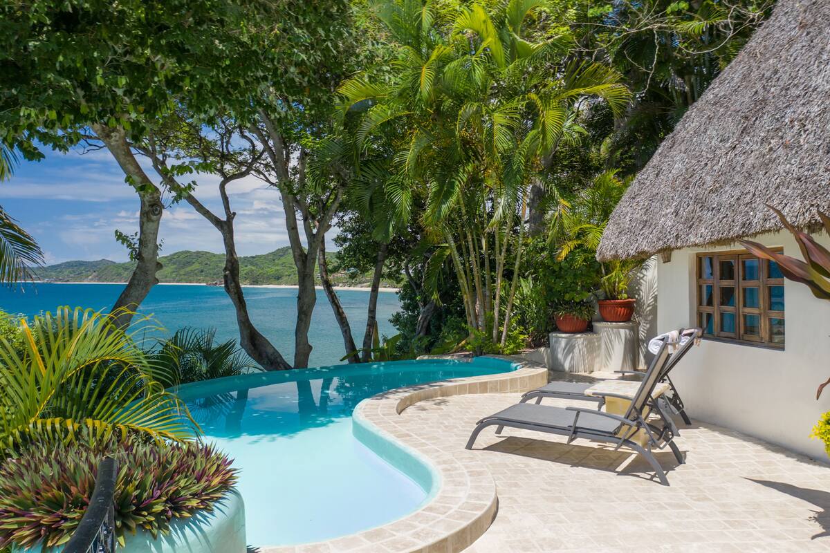 Villa Las Palmas | Premium bedding, in-room safe, bed sheets