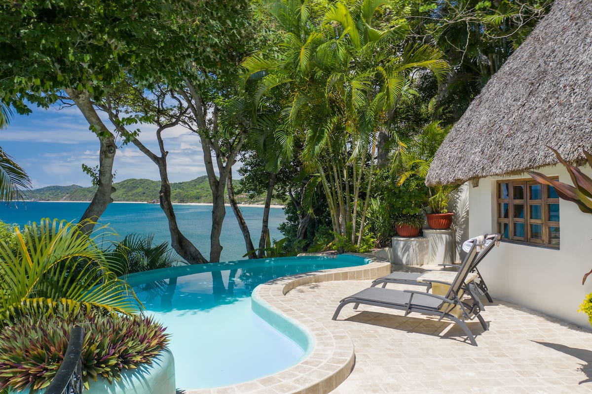 Villa Las Palmas | Premium bedding, in-room safe, bed sheets