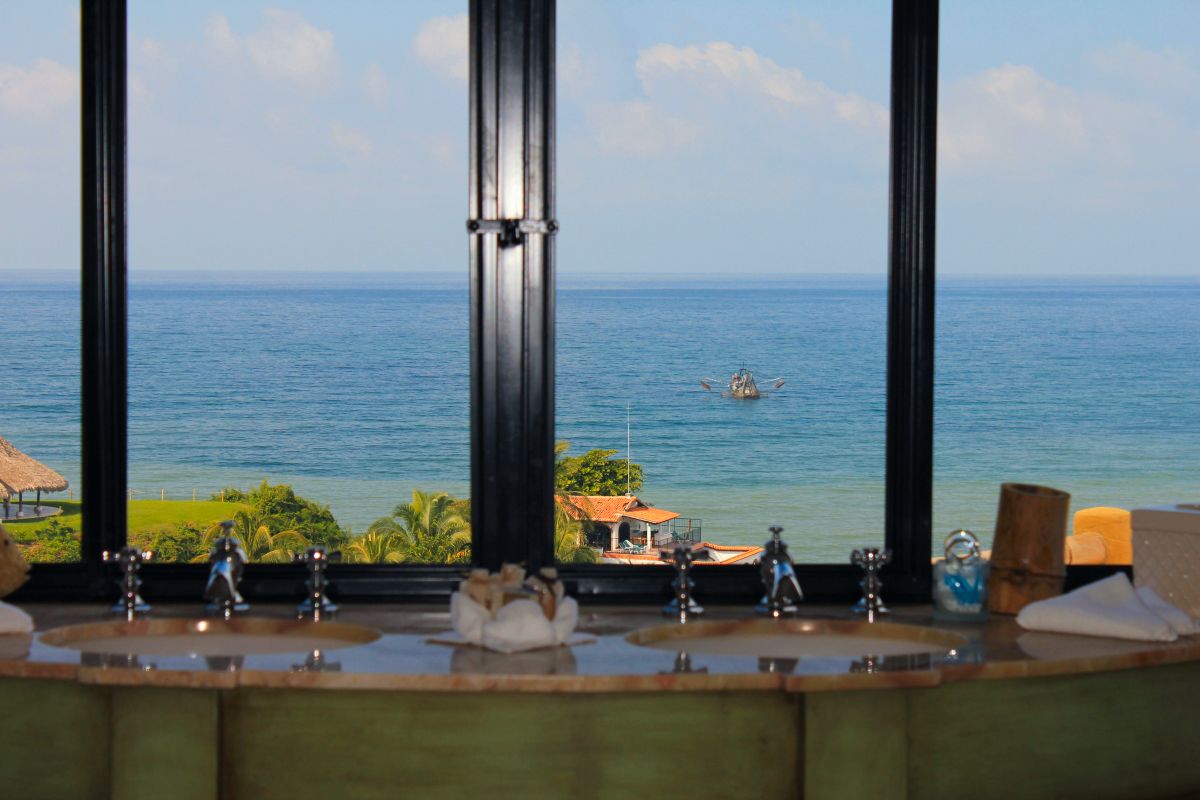 luxury suite, 3 bedrooms, non smoking (la gran villa) | beach/ocean view