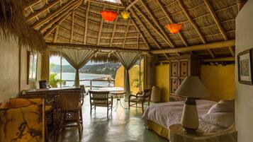 Villa Olito | Premium bedding, in-room safe, bed sheets