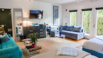 Suite, 2 camas de matrimonio, vistas al jardín | Ropa de cama de alta calidad, minibar, tabla de planchar con plancha