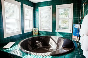 Private Suite, 1 King Bed, Non Smoking (Private Suite - Adults Only)