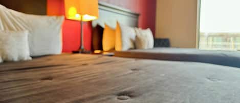 Standaard kamer, 2 queensize bedden, niet-roken | Een bureau, een laptopwerkplek, geluiddichte muren