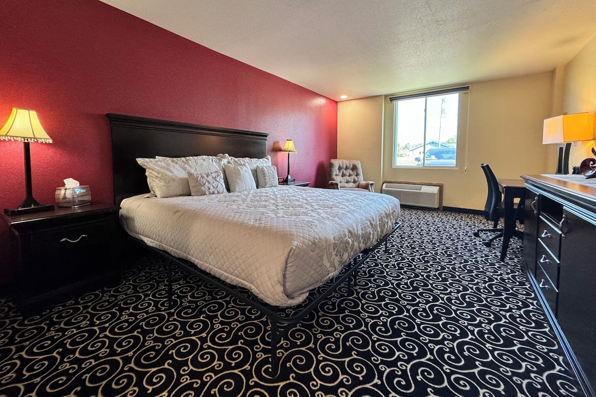 Standard Room, 1 King Bed, Non Smoking