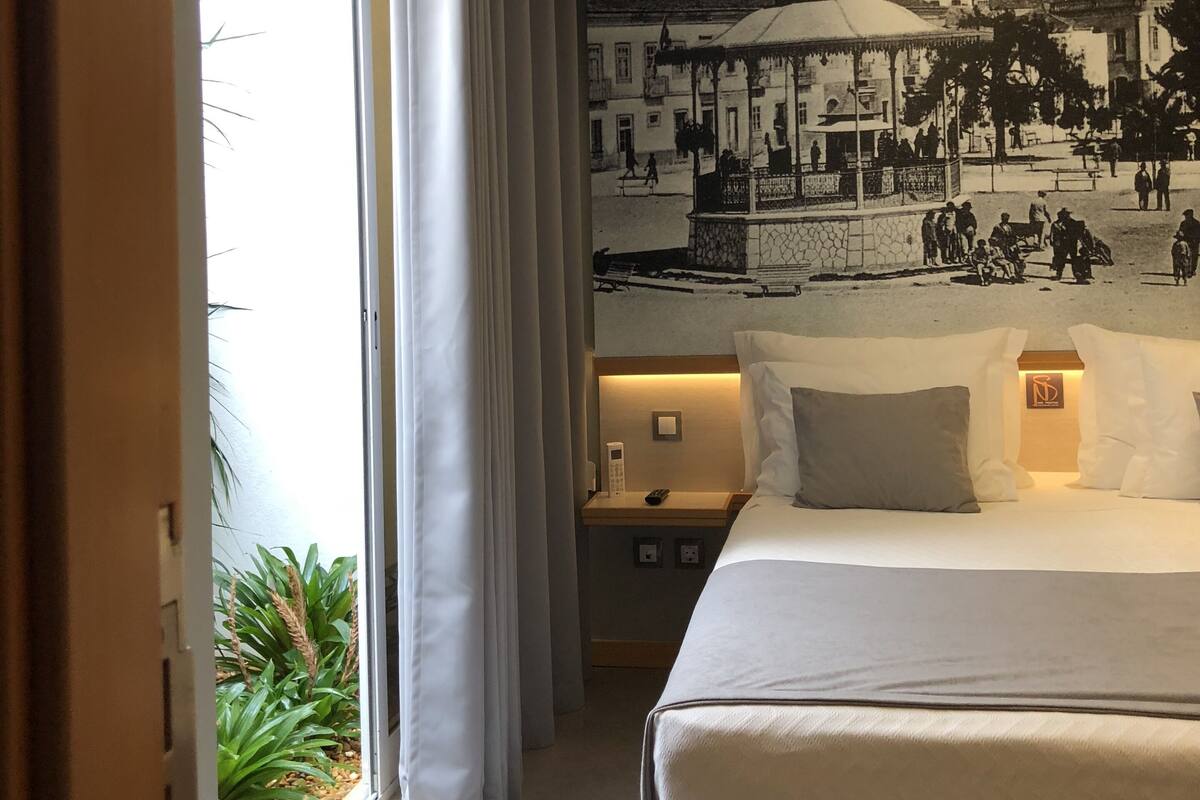 Habitación superior con 1 cama doble o 2 individuales, vistas al lago (O Corêto) | Sábanas italianas Frette y ropa de cama de alta calidad