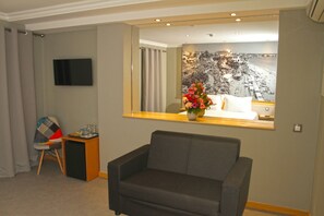 Standard-Dreibettzimmer, Badewanne (Oriental) | Wohnbereich