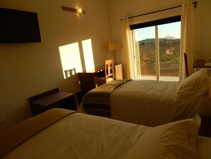 Minibar, Schreibtisch, schallisolierte Zimmer, Zustellbetten