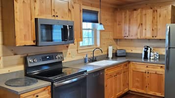 Cottage Deluks, 2 kamar tidur, pemandangan danau | Dapur pribadi | Microwave, mesin pembuat kopi/teh, ketel listrik, dan tisu