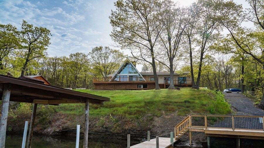 Single Island Shores