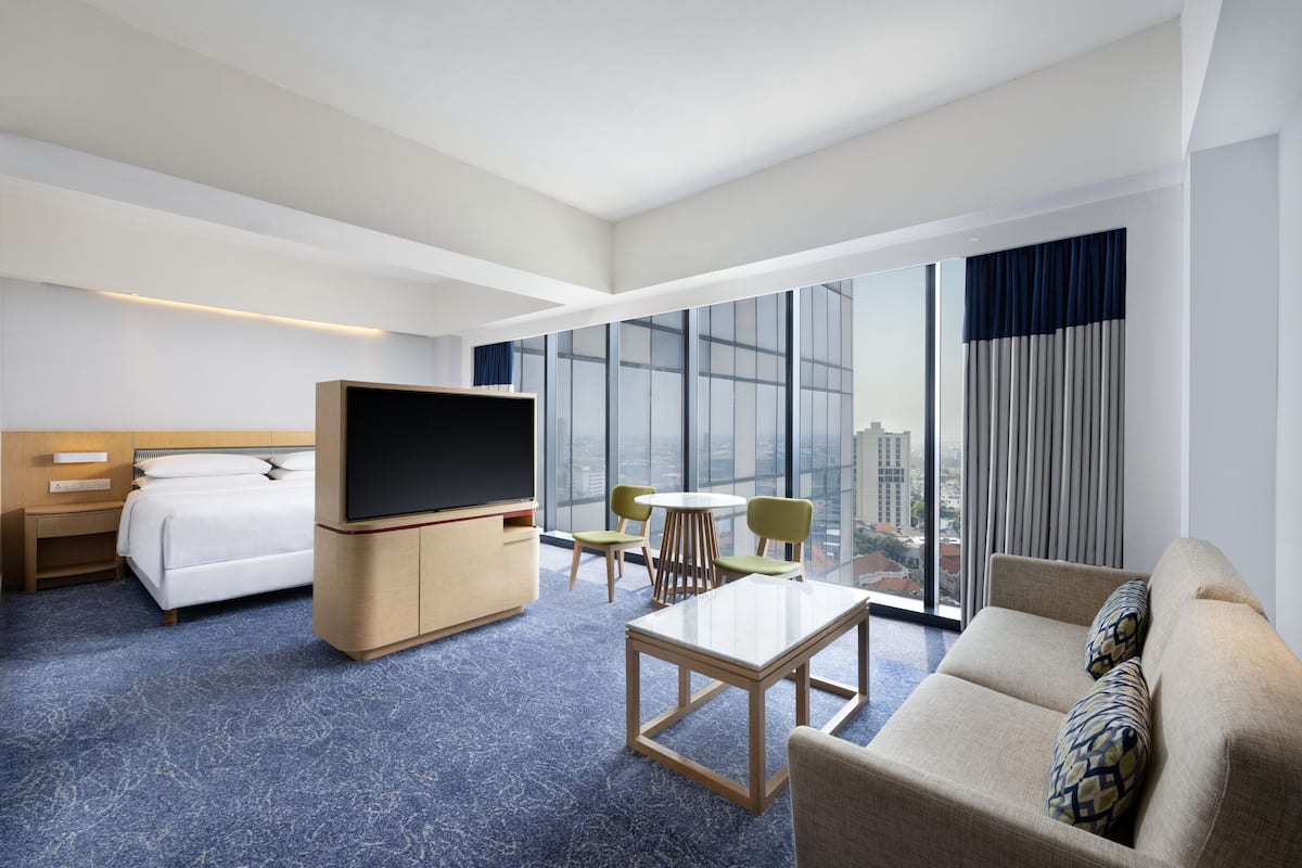 ห้องสวีท, 1 ห้องนอน | เครื่องนอนระดับพรีเมียม, มินิบาร์, ตู้นิรภัยในห้องพัก, โต๊ะทำงาน