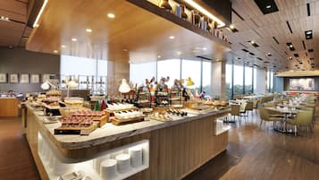 Café da manhã com buffet todos os dias (IDR 250000 por pessoa)