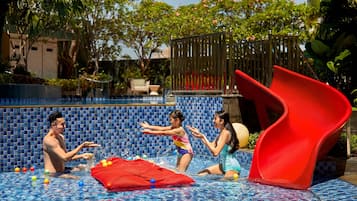 Outdoor pool, pool umbrellas, sun loungers